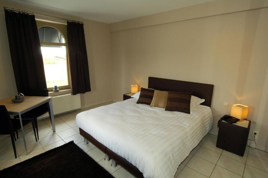 Hotel Le Saint Loup Gembloux Room photo